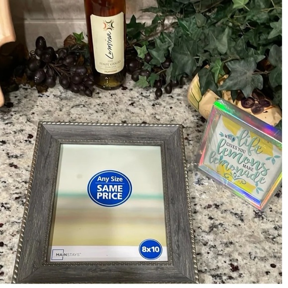 NWT~Set of 2 Frames 8x10 & wall quote  3.5 x5  Photo and Lemons quote Frames - Picture 1 of 7